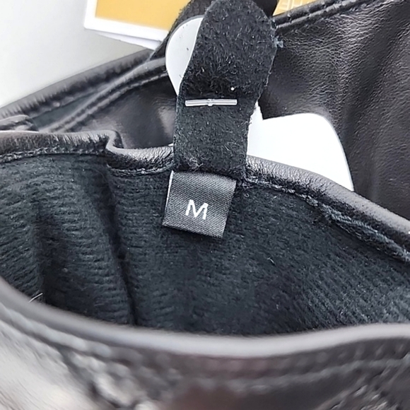 NWT Michael Kors Women Black Quilted Leather Gloves Touch Screen Compatible Sz M - Picture 4 of 9